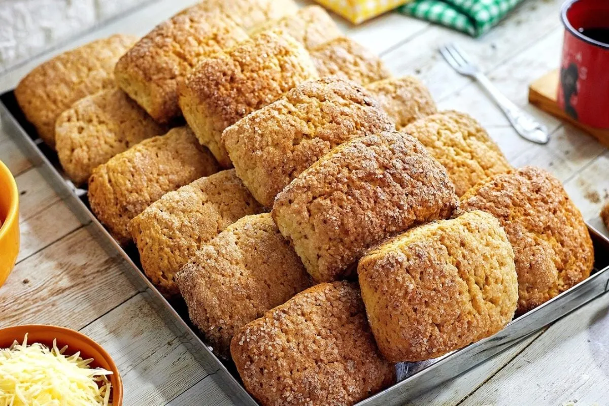 Bolacha caseira de queijo mineira com sabor de infância receita tradicional que derrete