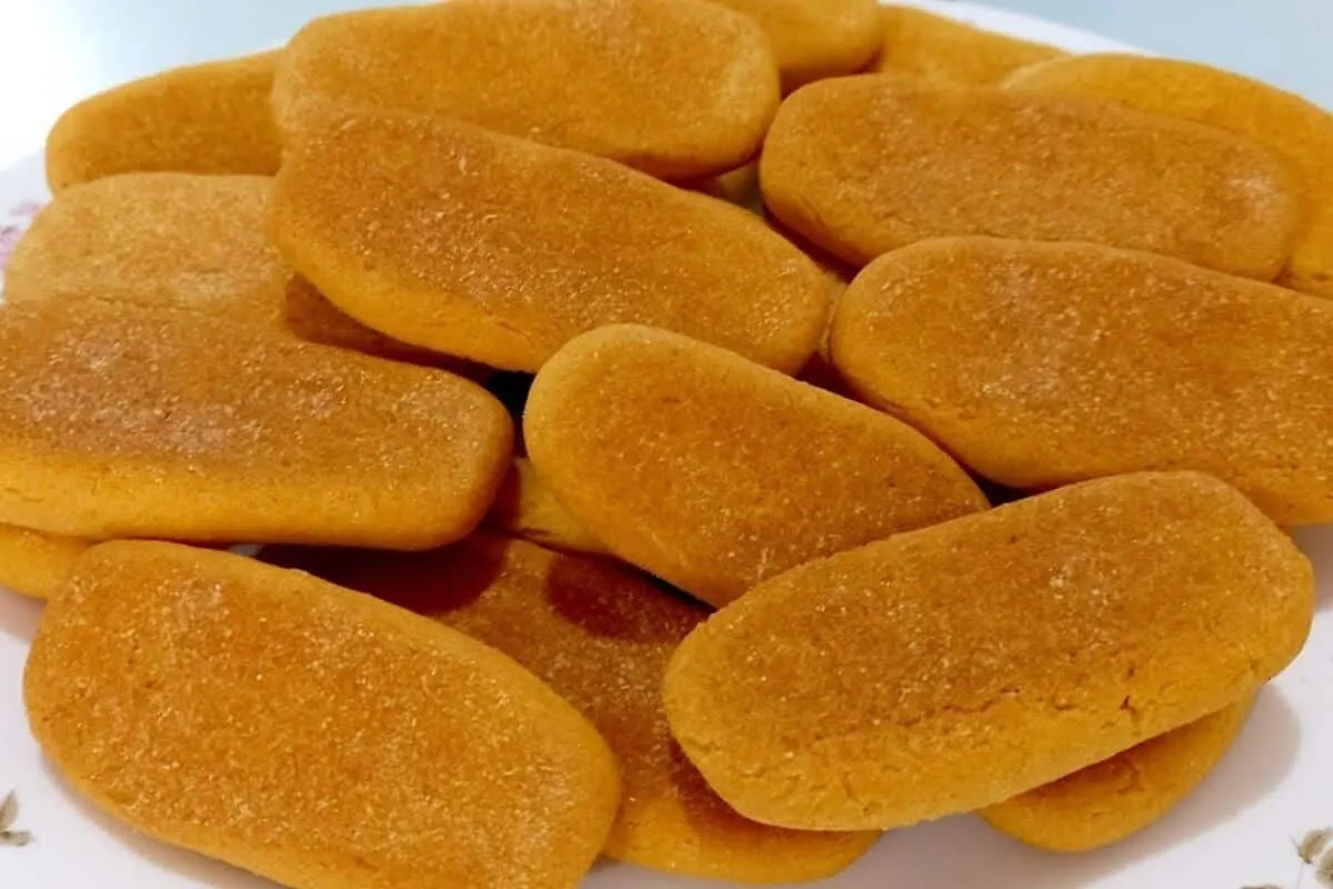 Bolacha de milho sem trigo e sem glúten que desmancha na boca, ideal para acompanhar um café