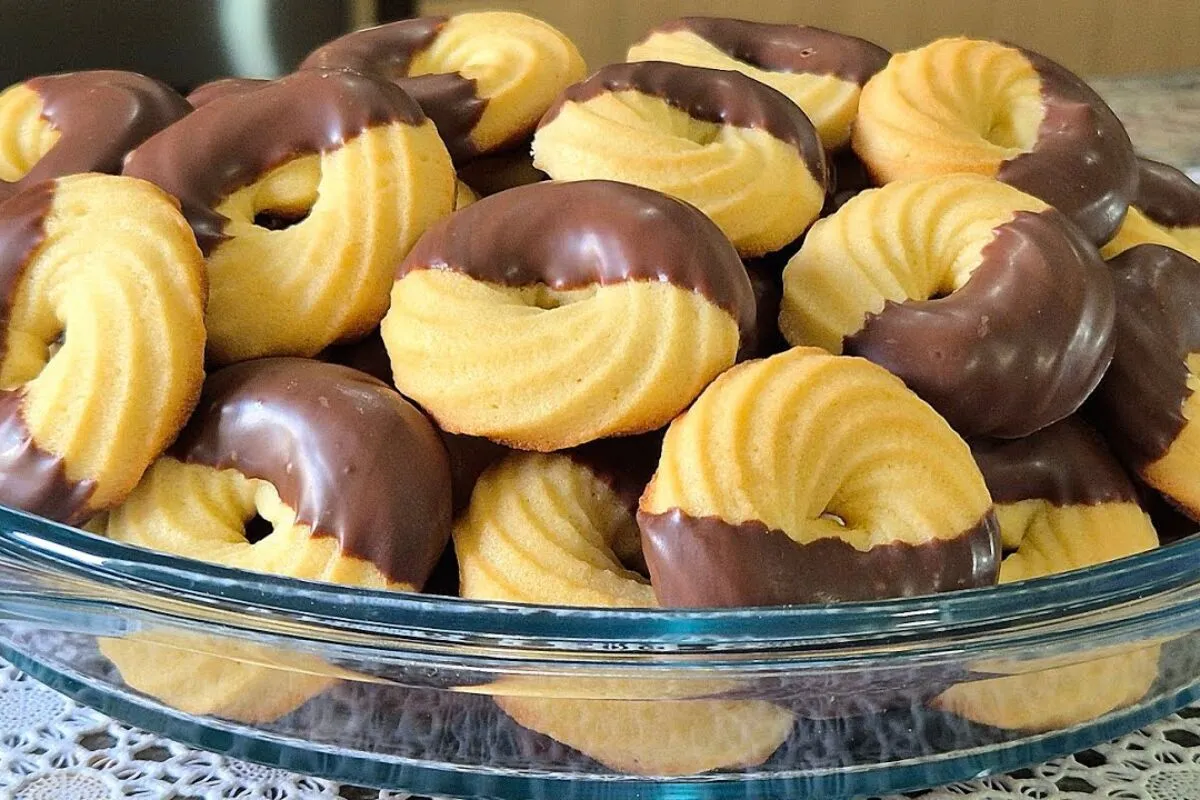 Bolachinha amanteigada que derrete na boca e todo mundo pensa que você comprou na padaria