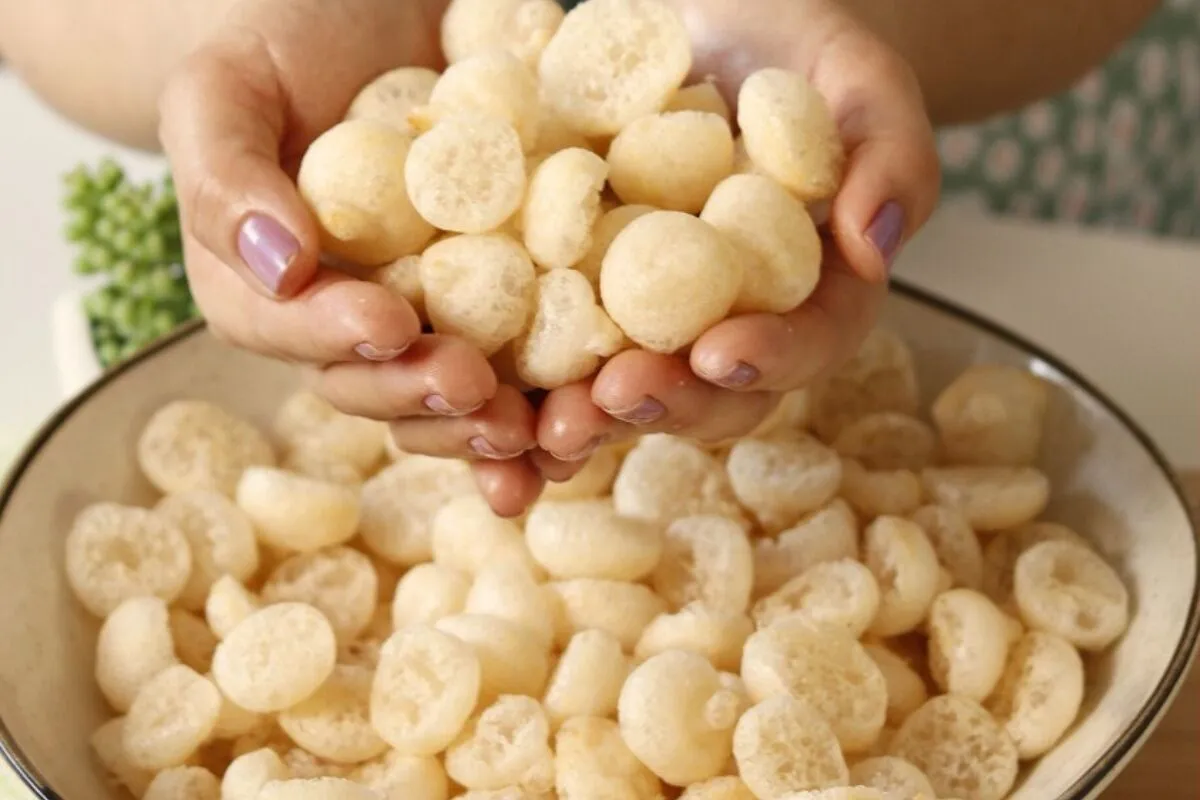 Bolinha de polvilho crocante que rende muuuito: biscoito bolinha de polvilho delicioso