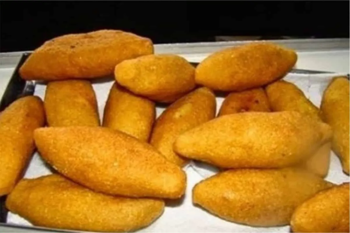 Bolinho caipira de frango inteiro com farinha de milho igual feito na fazenda