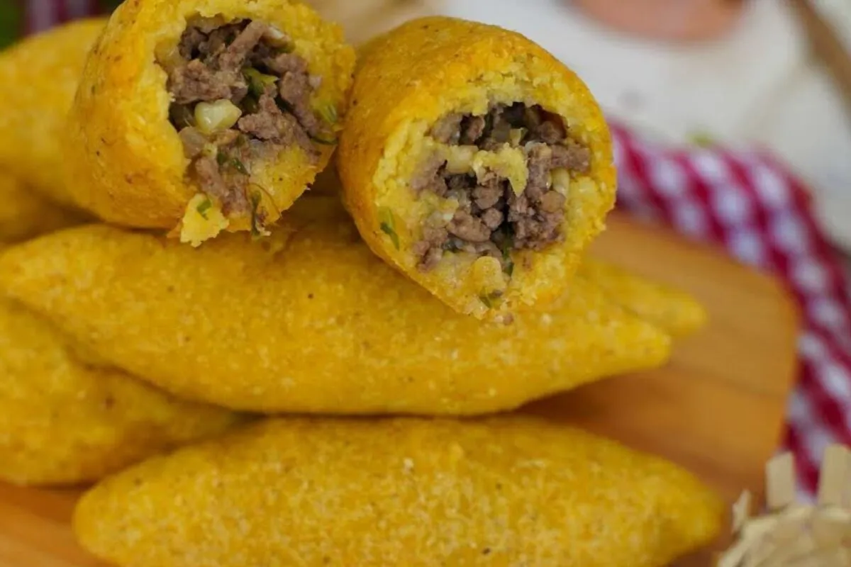 Bolinho caipira recheado muito fácil de fazer que é impossível comer apenas um
