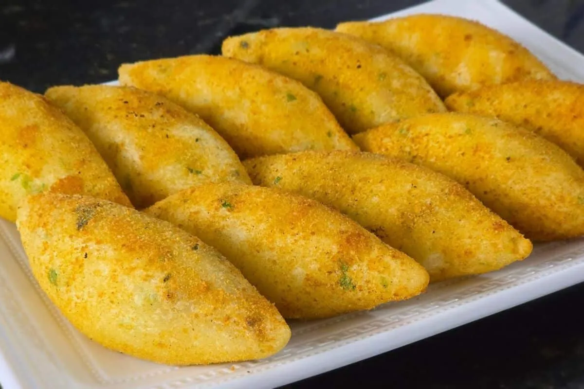 Bolinho de aipim fácil e delicioso, aquela receita de vó que derrete na boca de tão gostosa