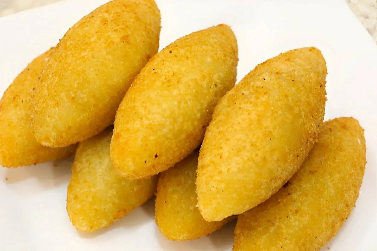 Bolinho de aipim recheado com carne moída um lanche delicioso para qualquer dia da semana