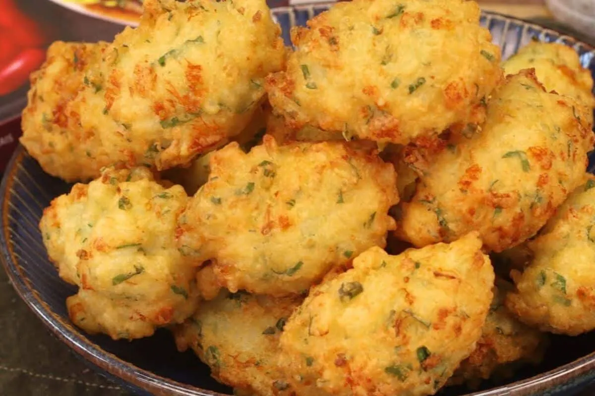 Bolinho de arroz delicioso e fácil para não desperdiçar o que sobrou do almoço