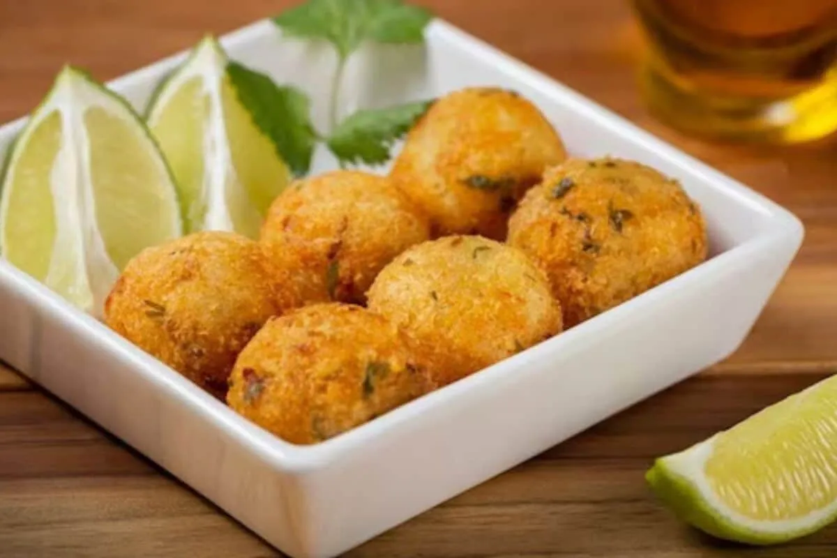 Bolinho de bacalhau: receita fácil, tradicional e tão boa que impressiona qualquer um