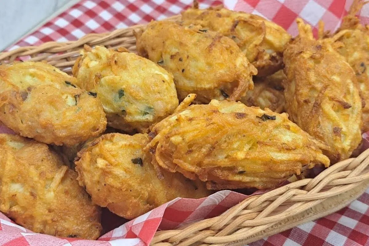 Bolinho de batata com frango: gostoso que nem coxinha e fácil de fazer