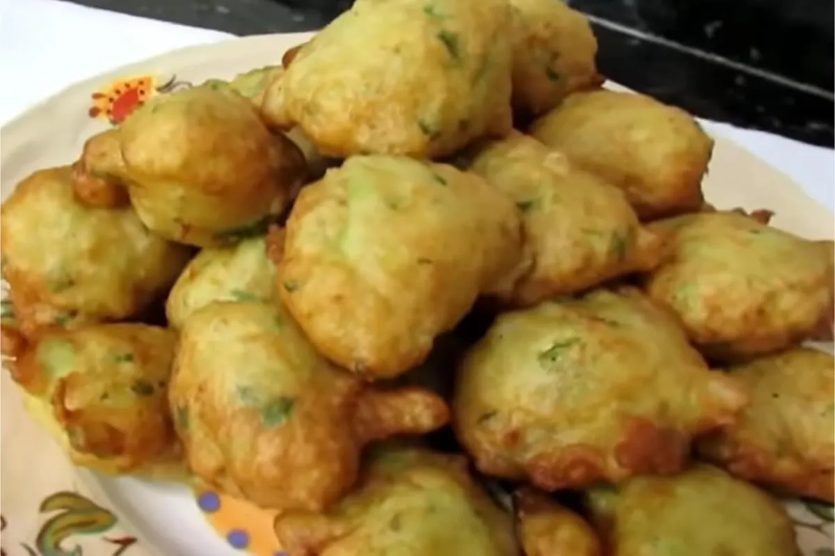 Bolinho de chuchu bem temperadinho e saboroso para acompanhar qualquer refeição