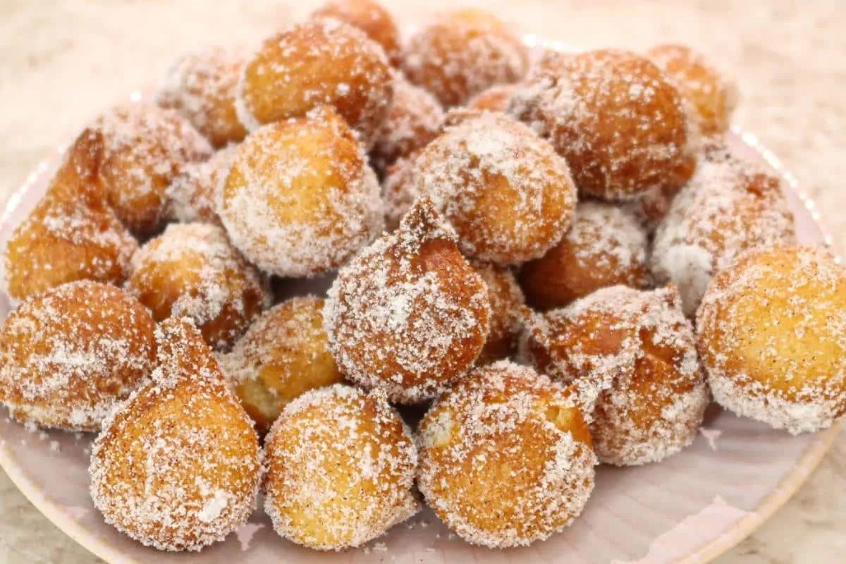 Bolinho de chuva da vovó super gostoso e fácil de fazer com gostinho de infância