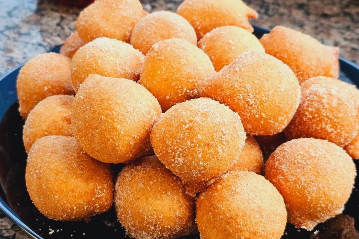 Bolinho de chuva tradicional igual ao da vovó, bem fofinho por dentro e crocante por fora