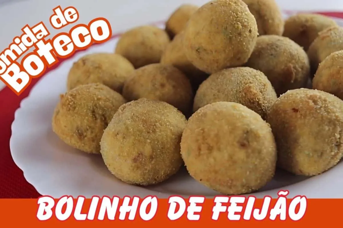 Bolinho de feijão fradinho crocante por fora e macio por dentro, receita típica do Nordeste