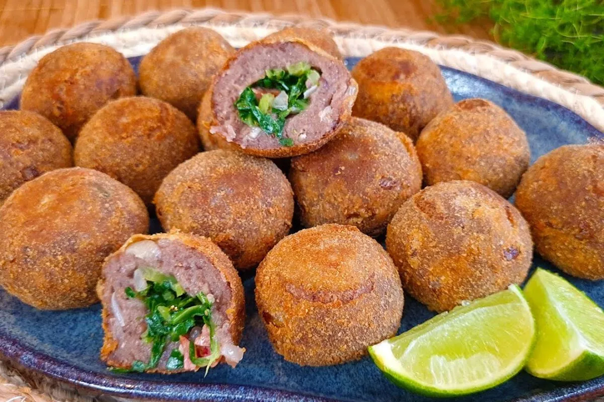Bolinho de feijoada: ótimo aproveitamento da sobra, fácil de fazer e cheio de sabor