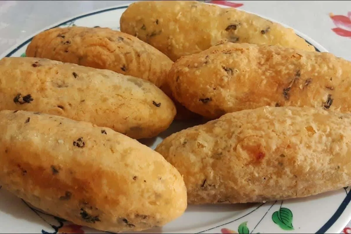 Bolinho de mandioca frito mega saboroso e mais fácil de fazer que coxinha