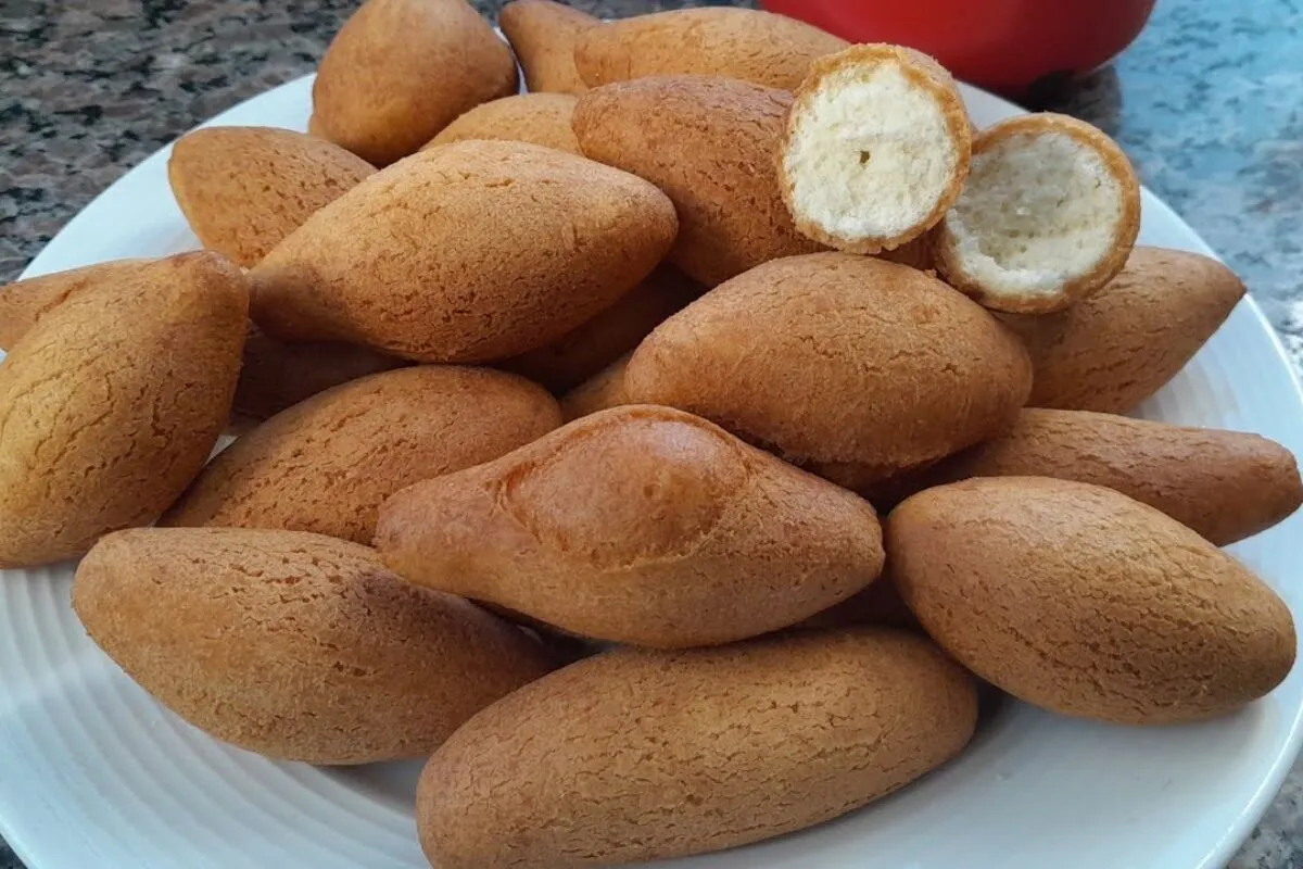 Bolinho de polvilho com 3 ingredientes super fácil de fazer e fica delicioso