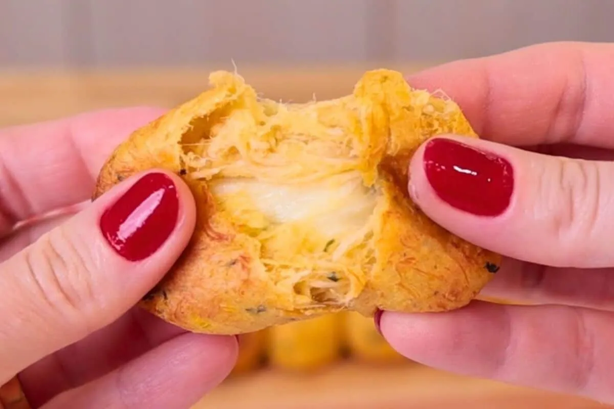 Bolinho fit de frango, delicioso e proteico, para fazer na airfryer de um jeito saudável