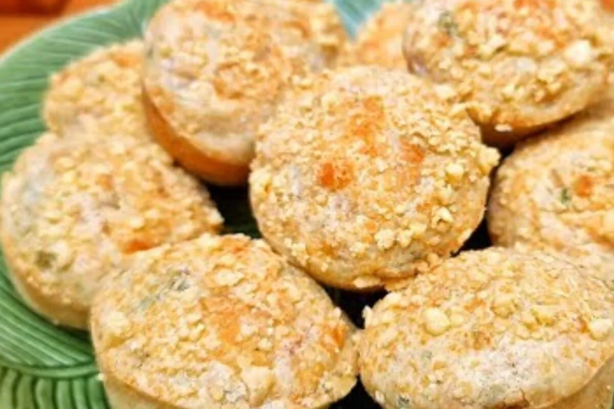 Bolinho salgado assado fácil e fofinho, uma ótima opção para o seu lanche da tarde