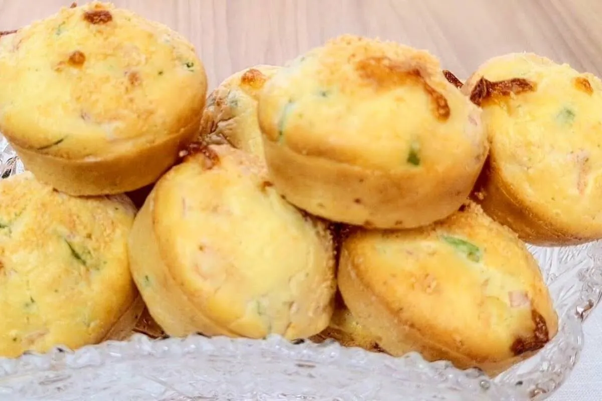 Bolinho salgado leve e gostoso: vai bem no café da manhã ou da tarde