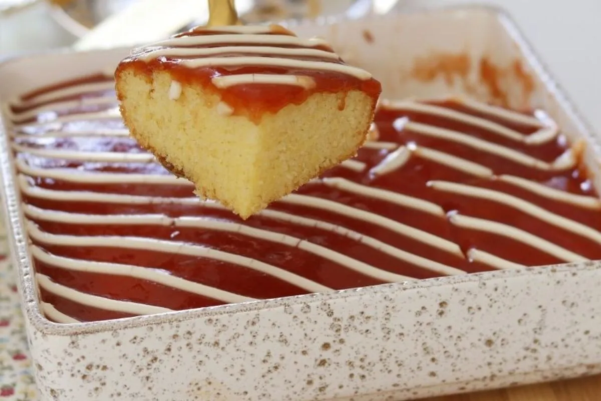 Bolo 5 xícaras simples e fofinho: tudo no liquidificador e com sabor de infância
