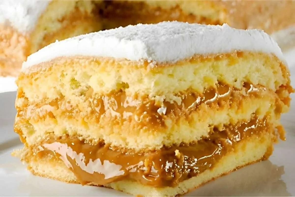 Bolo bem casado com massa macia e recheio cremoso que derrete na boca