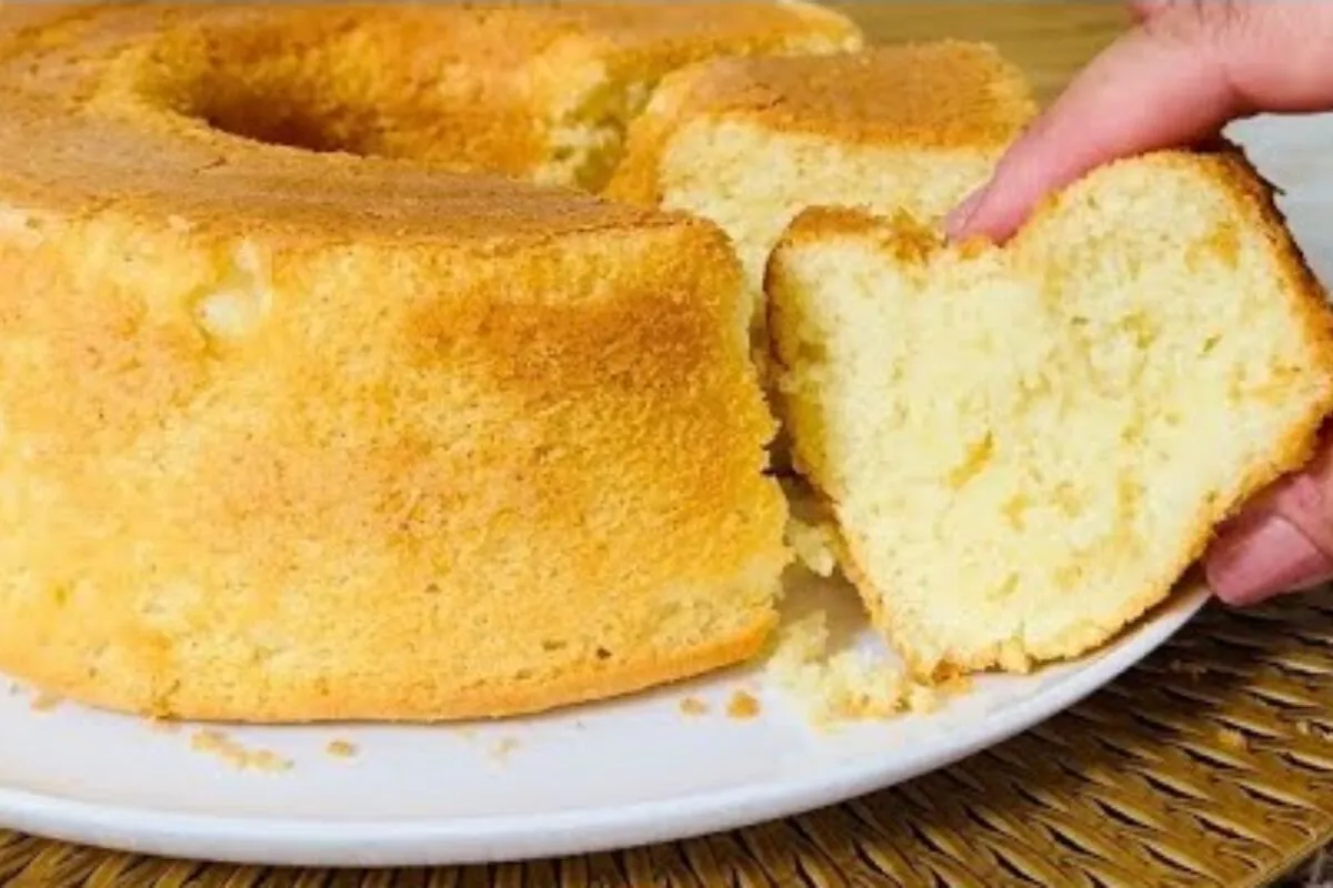 Bolo caseiro de limão: misture limão e creme de leite para fazer essa fofura sem segredo