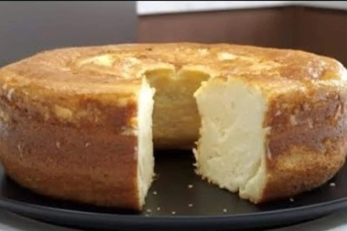 Bolo cremoso de coco, aquele bolo molhadinho e delicioso que todos vão querer repetir