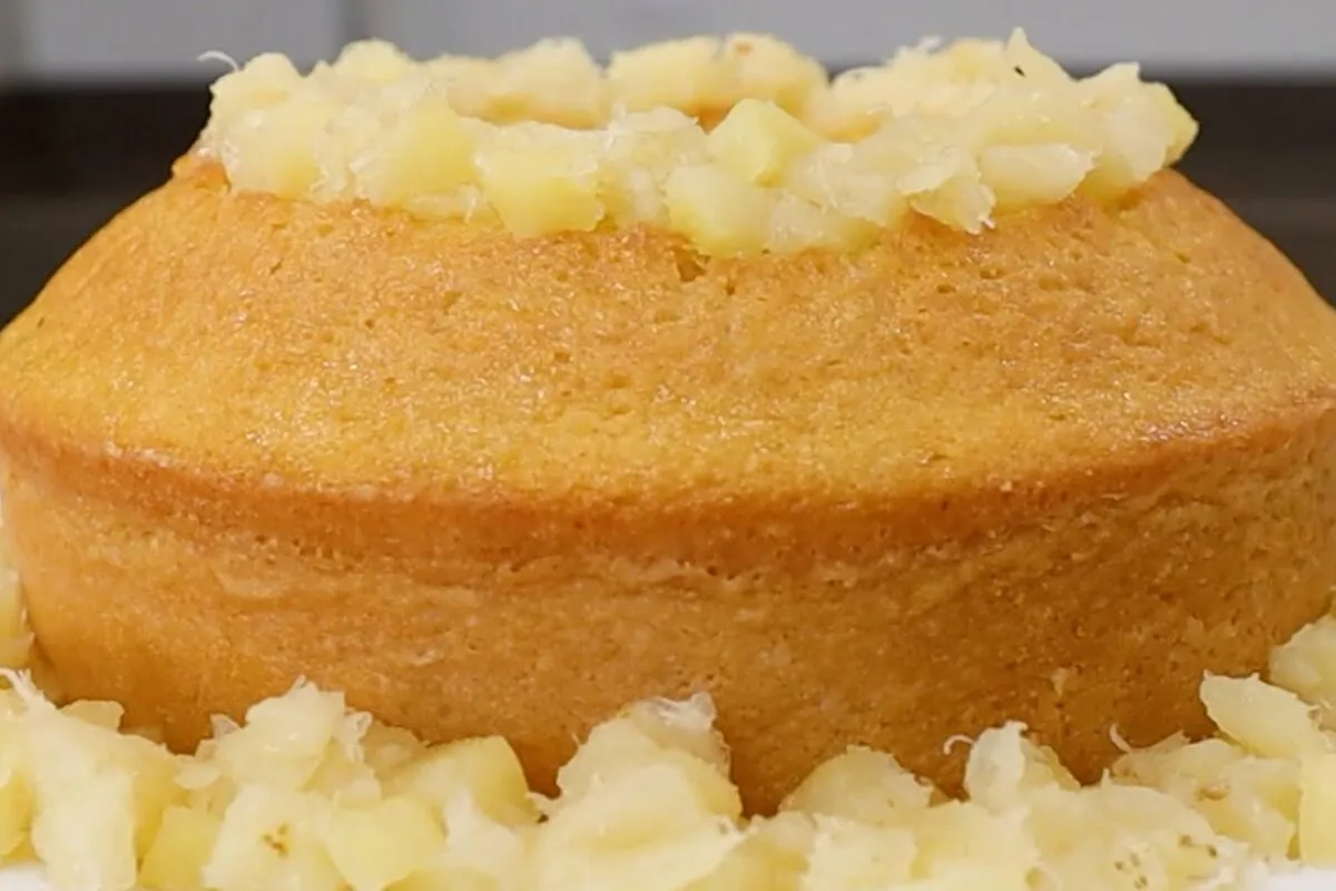 Bolo da vovó de abacaxi fofinho e delicioso que desmancha na boca