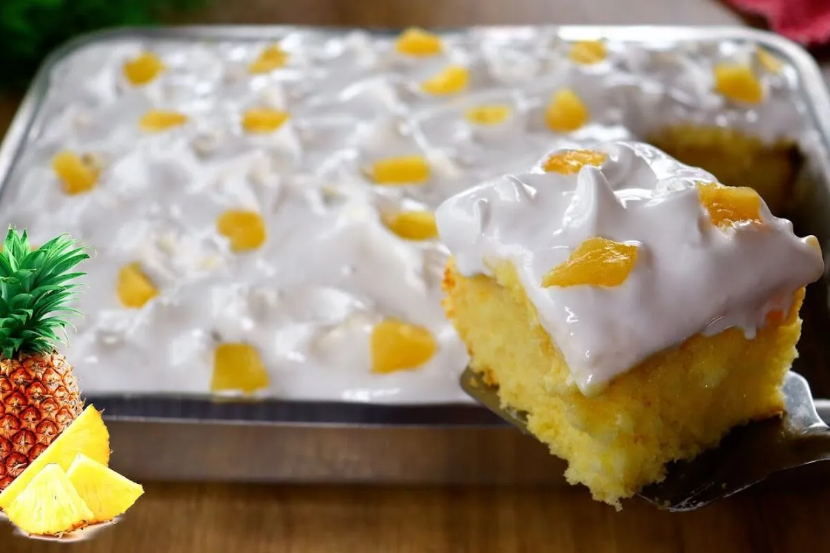 Bolo de abacaxi fofinho e molhadinho: receita que sempre dá certo e agrada todo mundo