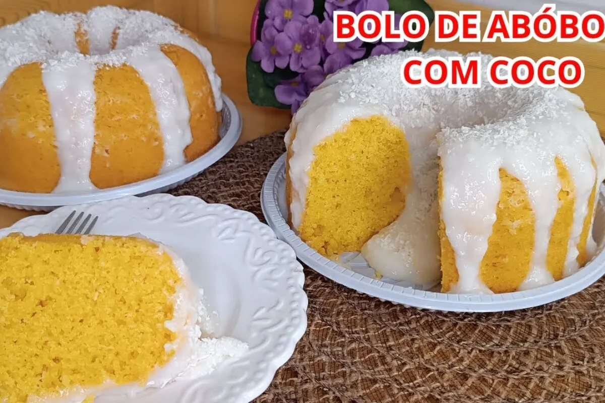 Bolo de abóbora com coco com cobertura que fica simplesmente divino e irresistível