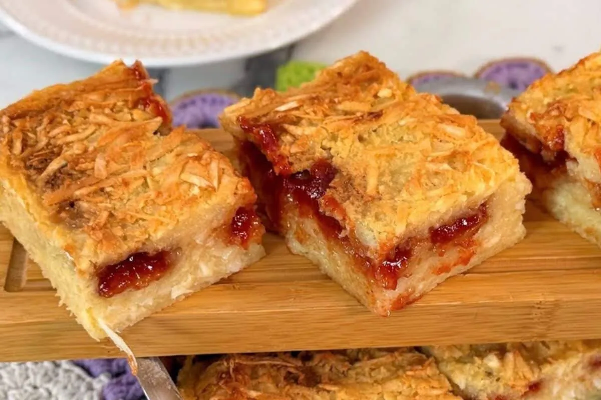 Bolo de aipim macio e recheado com sabor caseiro que conquista todo mundo
