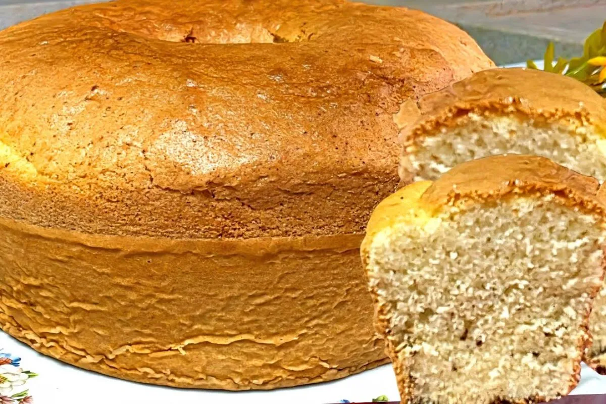 Bolo de amido de milho fofinho, que derrete na boca e é perfeito para acompanhar um café