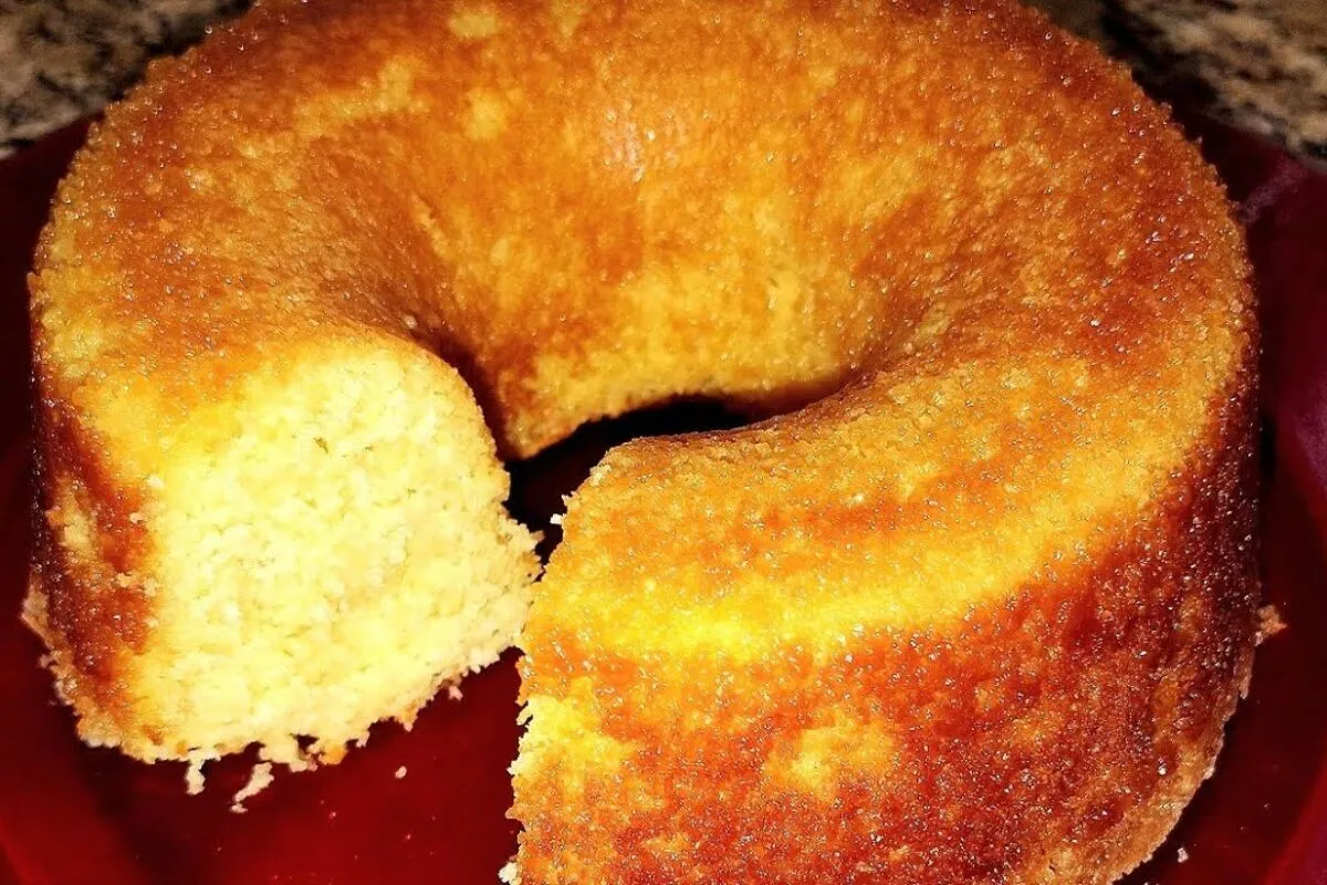 Bolo de arroz cru, uma receita de liquidificador que fica muito fofinha e saborosa