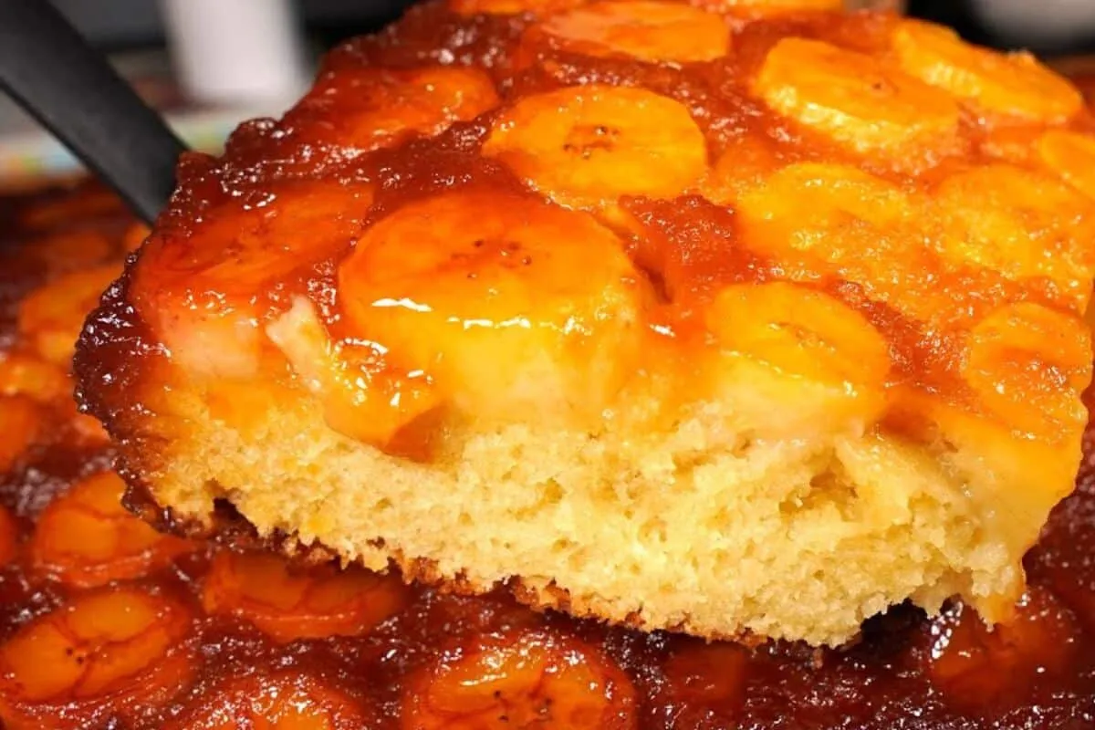 Bolo de banana com caramelo: fofinho e fácil de fazer, bolo econômico