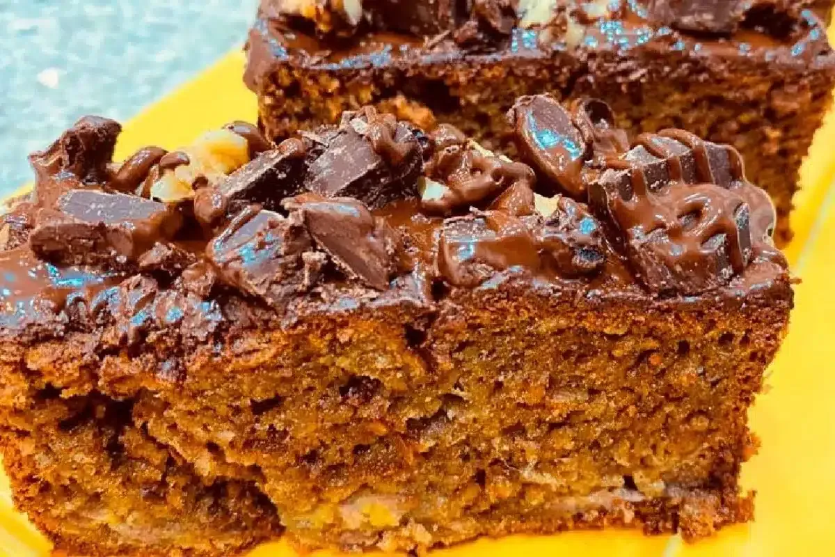 Bolo de banana com chocolate: super molhadinho e perfeito para o café da manhã
