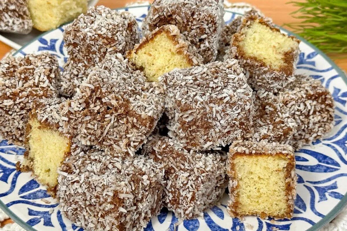 Bolo de baunilha bem fofinho: perfeito para acompanhar o café ou rechear como quiser