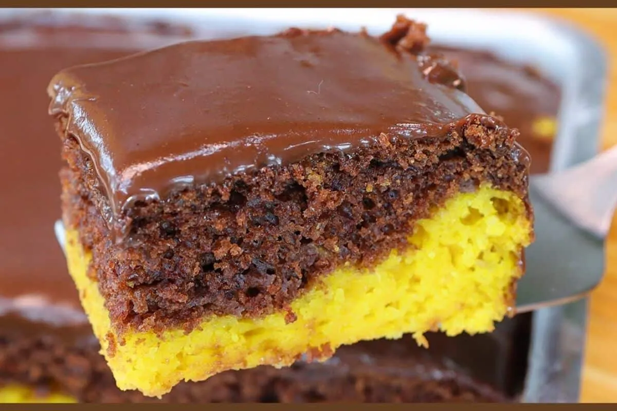 Bolo de cenoura com chocolate: fofinho, fácil e mesclado para a hora do seu café