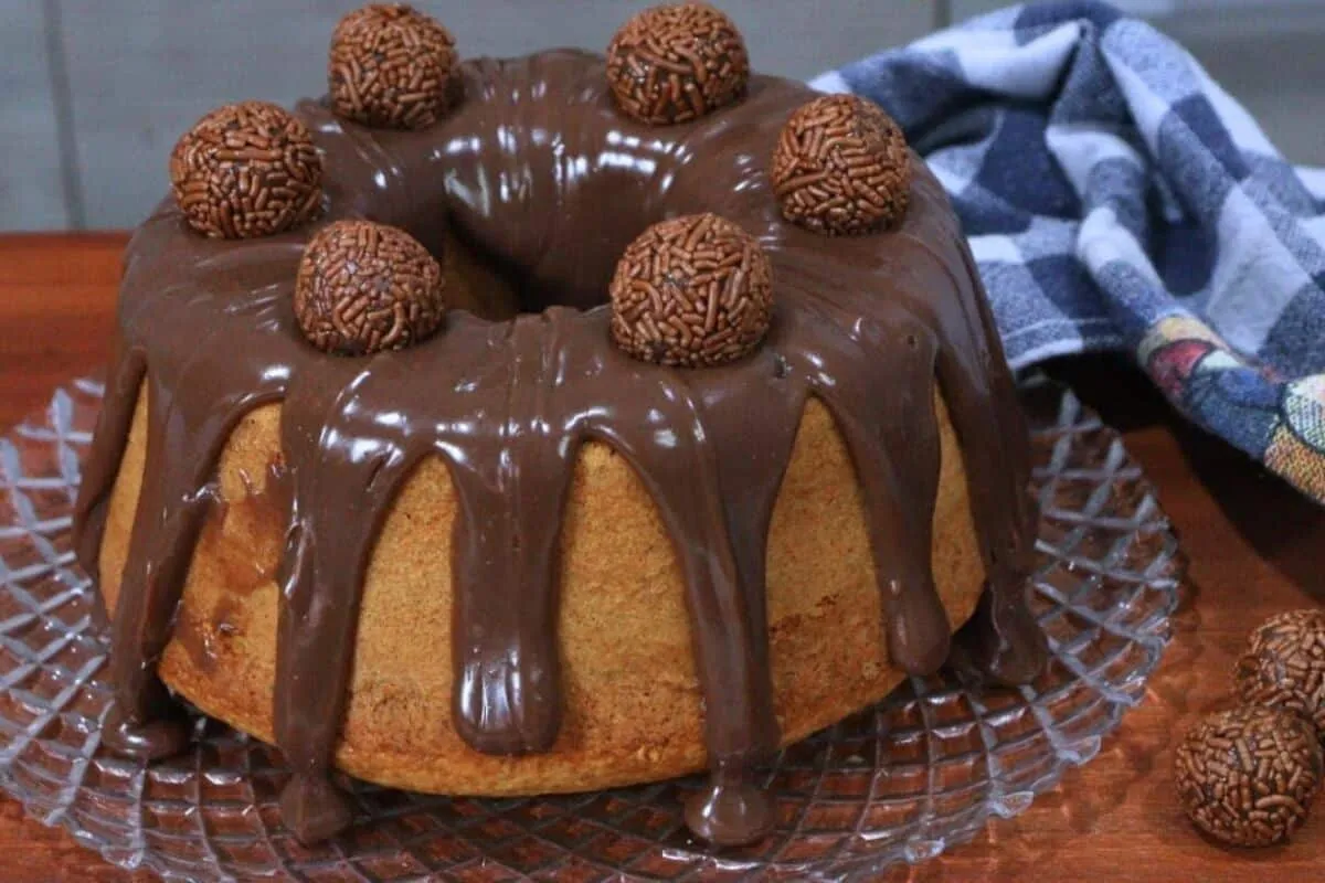 Bolo de cenoura fofinho: aprenda as melhores dicas para nunca mais errar e ter um bolo que parece uma nuvem