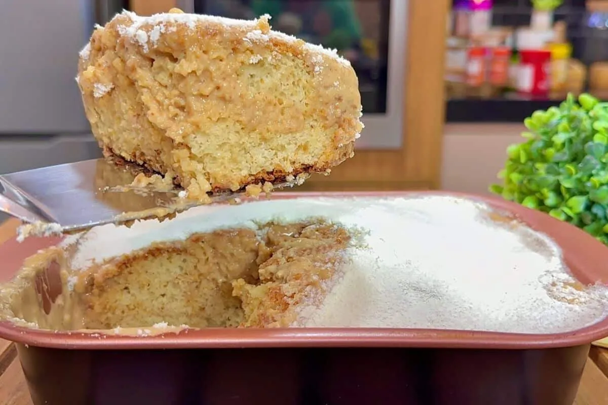 Bolo de doce de leite quente: tão molhadinho e cremoso que serve até como sobremesa