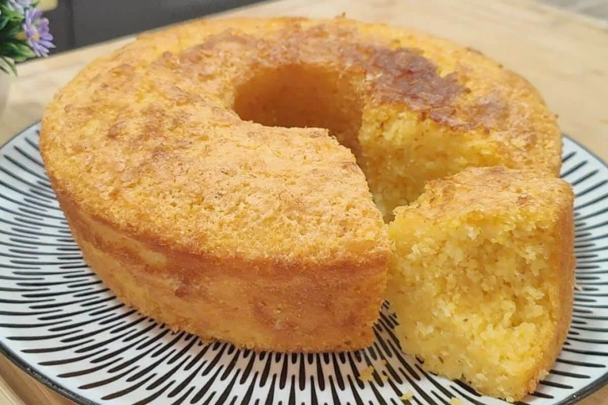Bolo de flocão de milho, uma receita divina feita no liquidificador com textura de pamonha