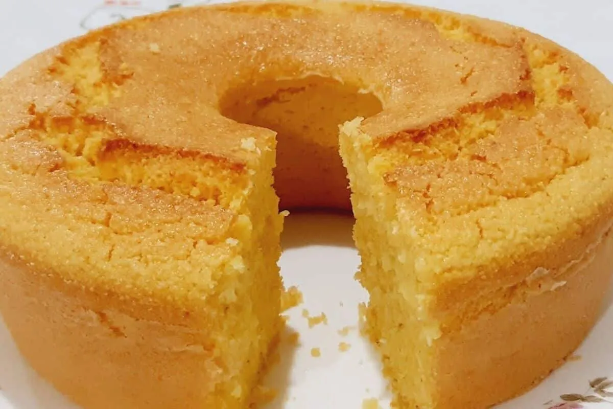 Bolo de flocão sem glúten muito fofinho e molhadinho, que não leva trigo nem lactose