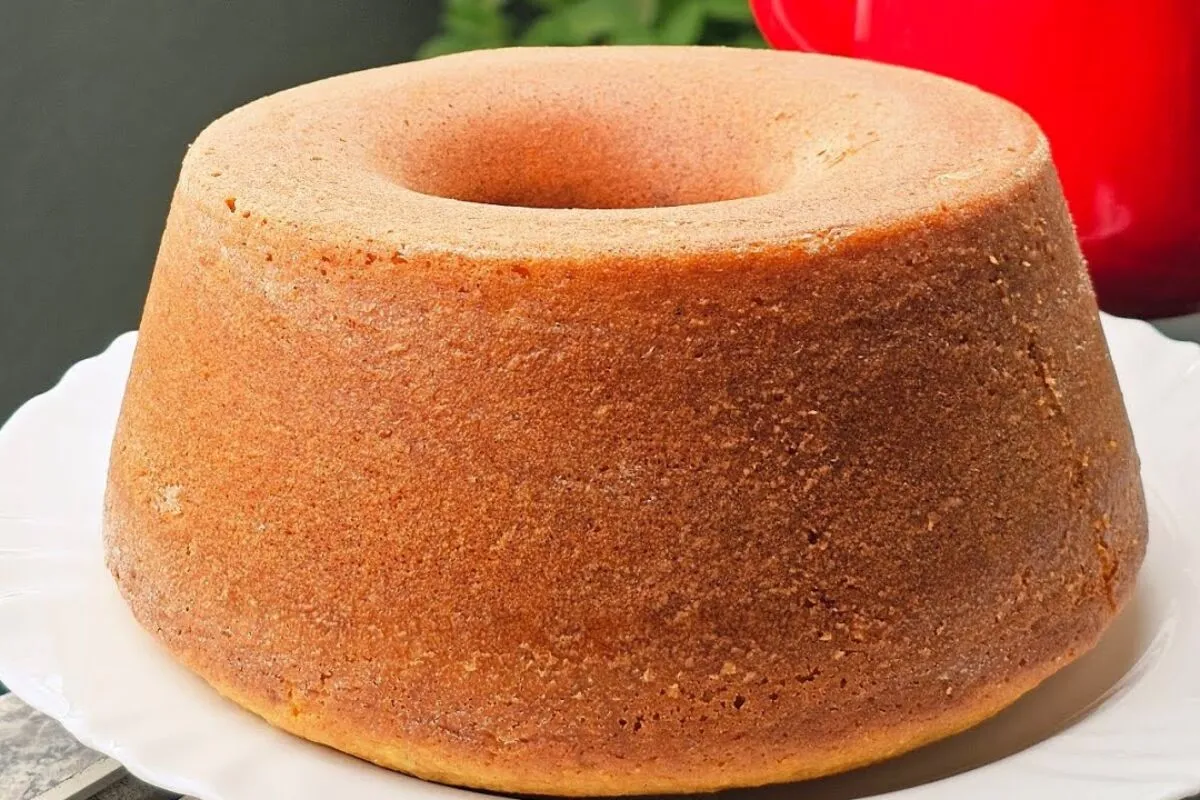Bolo de fubá com creme de leite bem saboroso, muito fácil e rápido de preparar