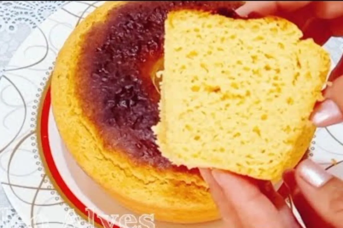 Bolo de fubá com creme de leite, um bolo delicioso, bem molhadinho e surpreendente