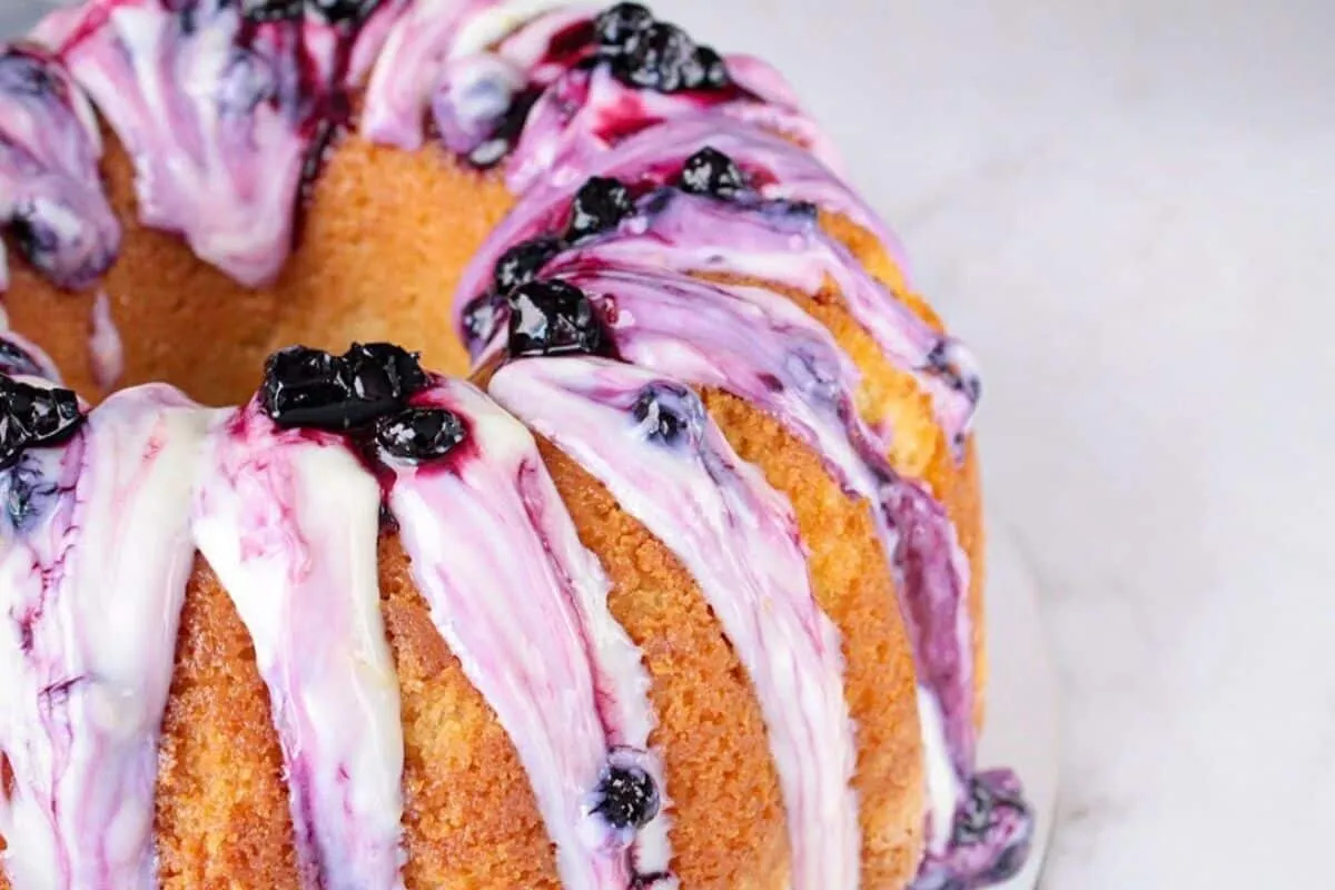 Bolo de iogurte fofinho e irresistível para deixar o café da manhã de ano novo muito especial