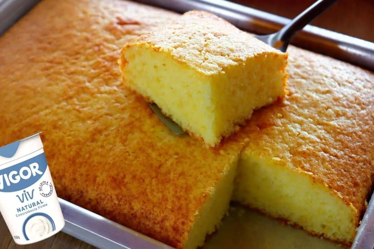 Bolo de iogurte fofinho e saboroso que você prepara em poucos minutos no liquidificador