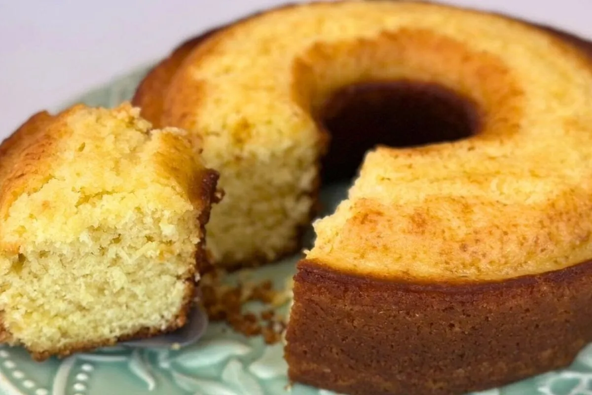 Bolo de laranja com calda: a receita simples e fofinha para deixar seu café da tarde de Natal