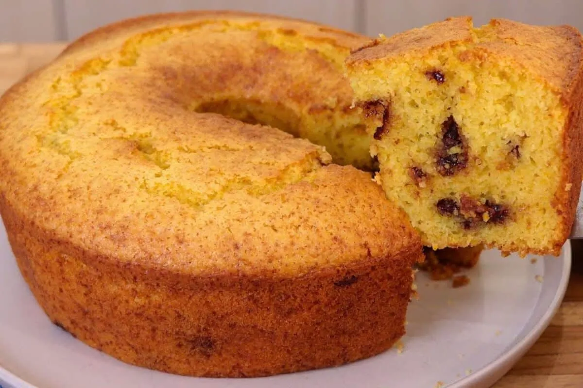 Bolo de laranja com chocolate: o melhor, super úmido e fofinho que você já provou