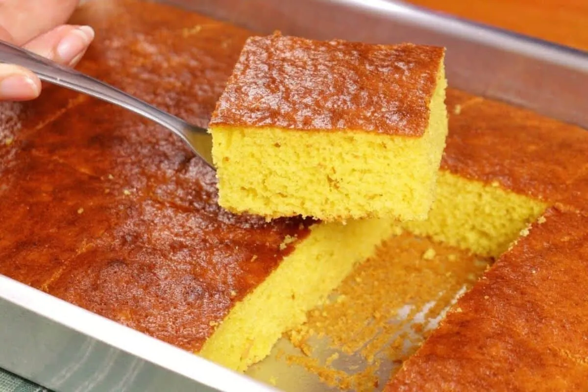 Bolo de laranja fofinho feito com apenas uma laranja: muito fácil de preparar