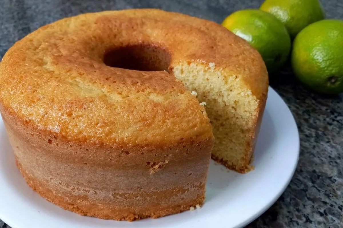 Bolo de laranja fofinho: o segredo para preparar um bolo simples e cheiroso que já sai do forno perfeito