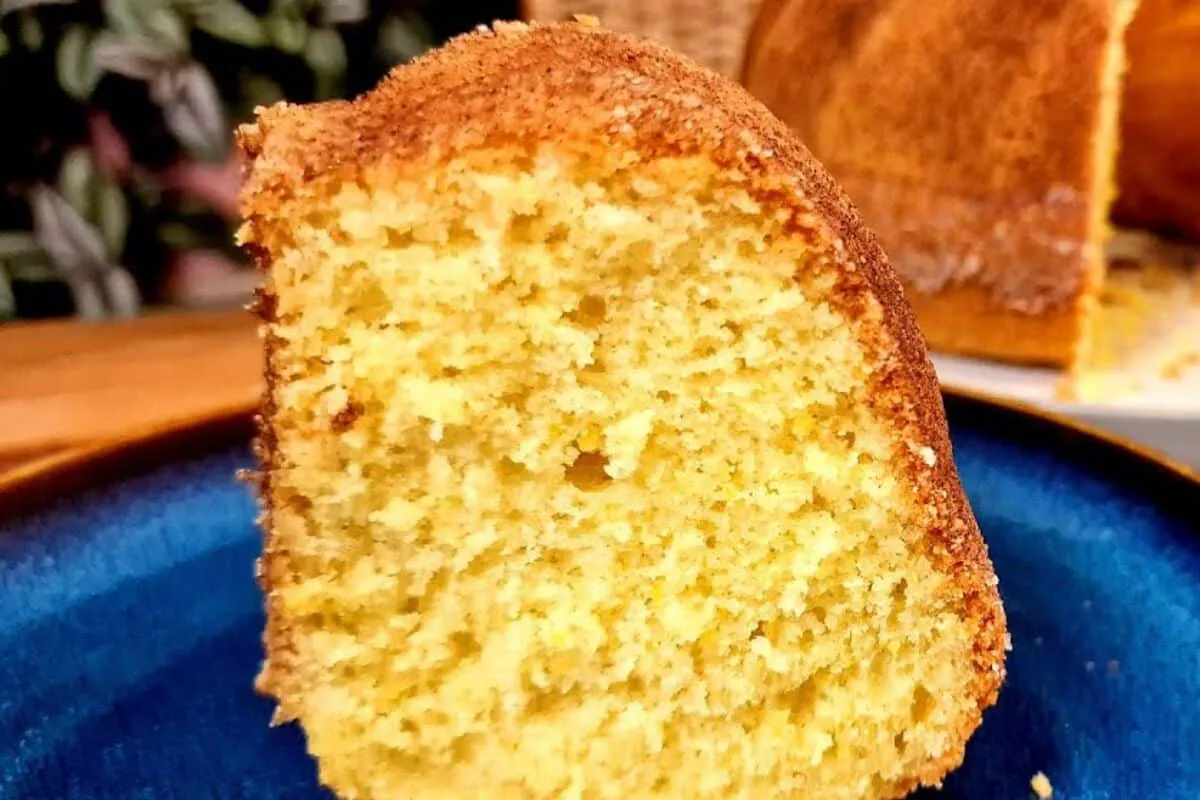 Bolo de laranja no liquidificador fofinho e aromático, fácil de fazer