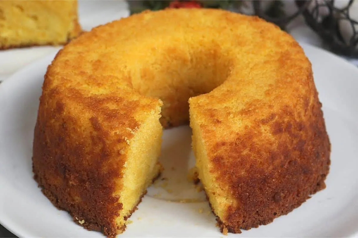 Bolo de laranja sem leite: fofinho, feito no liquidificador e perfeito para o café da tarde