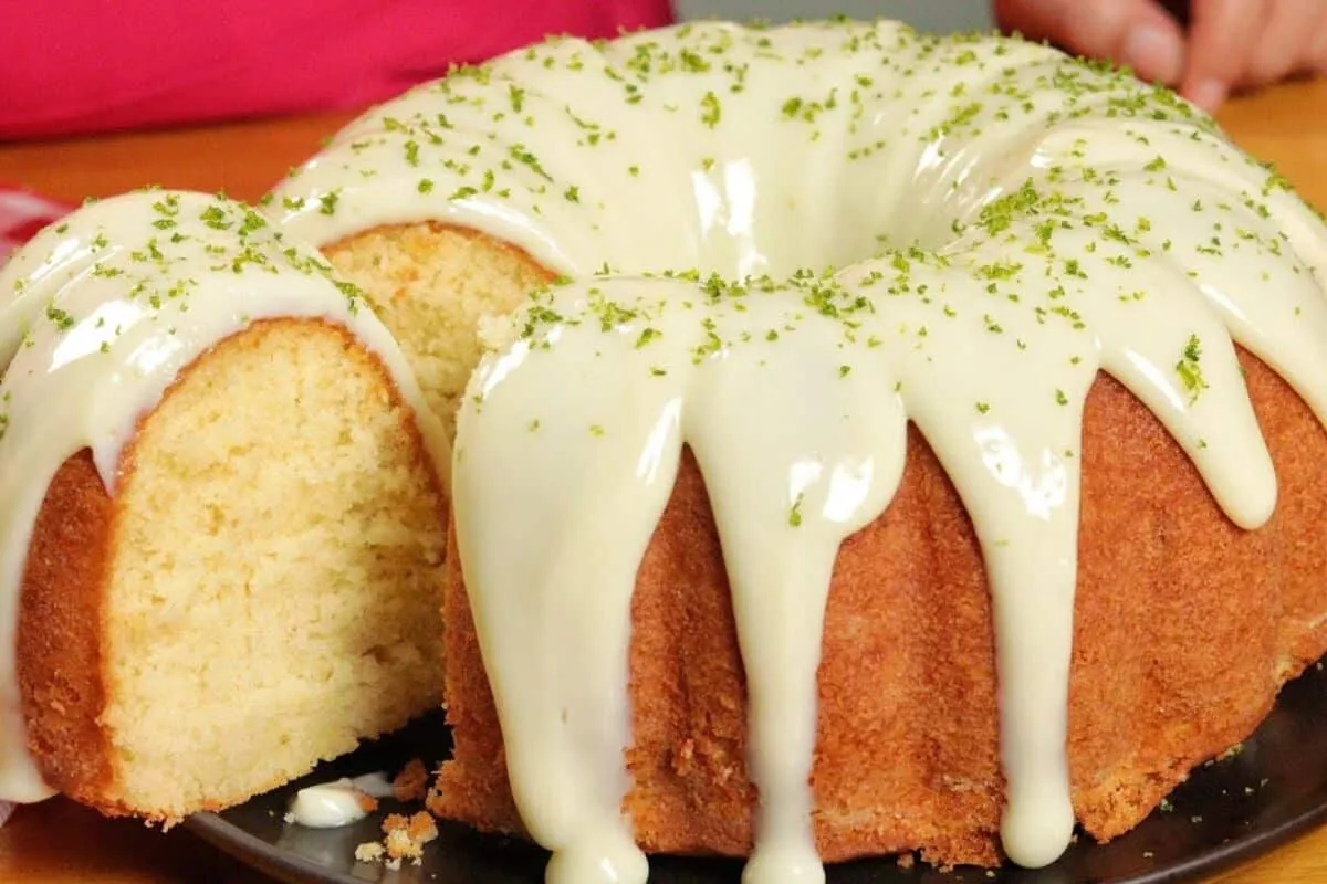 Bolo de limão com cobertura: a versão mais irresistível e fofinha para deixar seu café mais gostoso